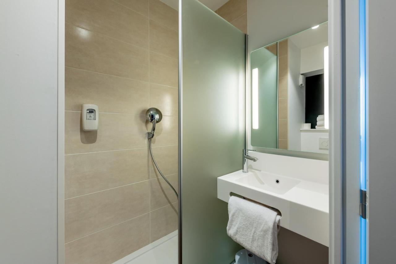 B&B Hotel Уистреам Экстерьер фото