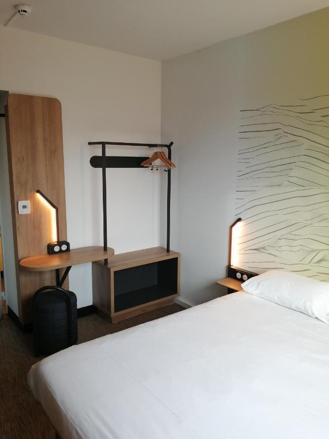 B&B Hotel Уистреам Экстерьер фото