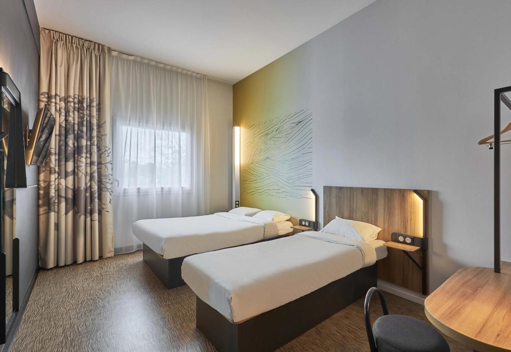 B&B Hotel Уистреам Экстерьер фото